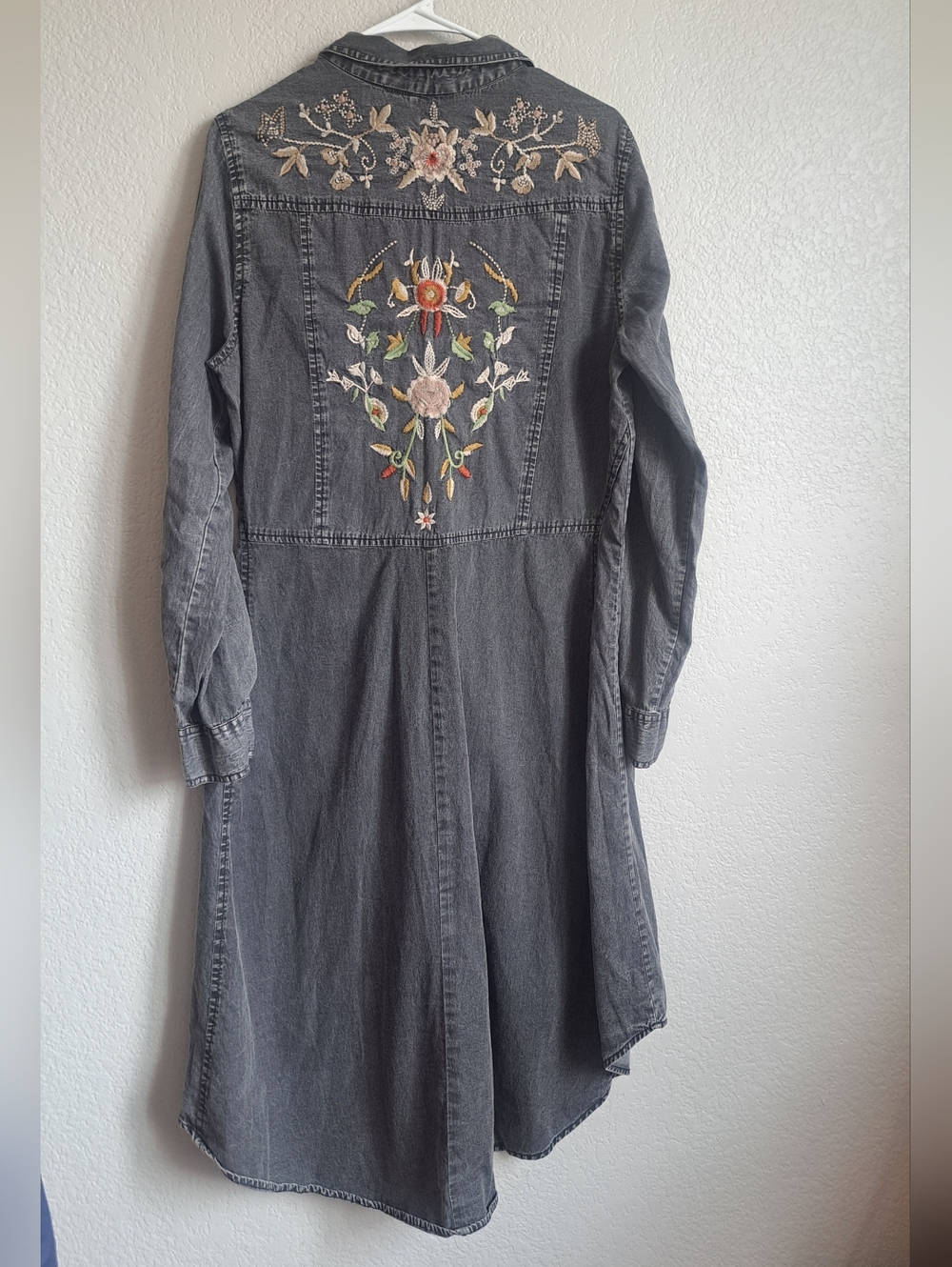 Nostalgia Gray Floral Embroidered Back Button Down Longsleeve Shirt Dress Size M